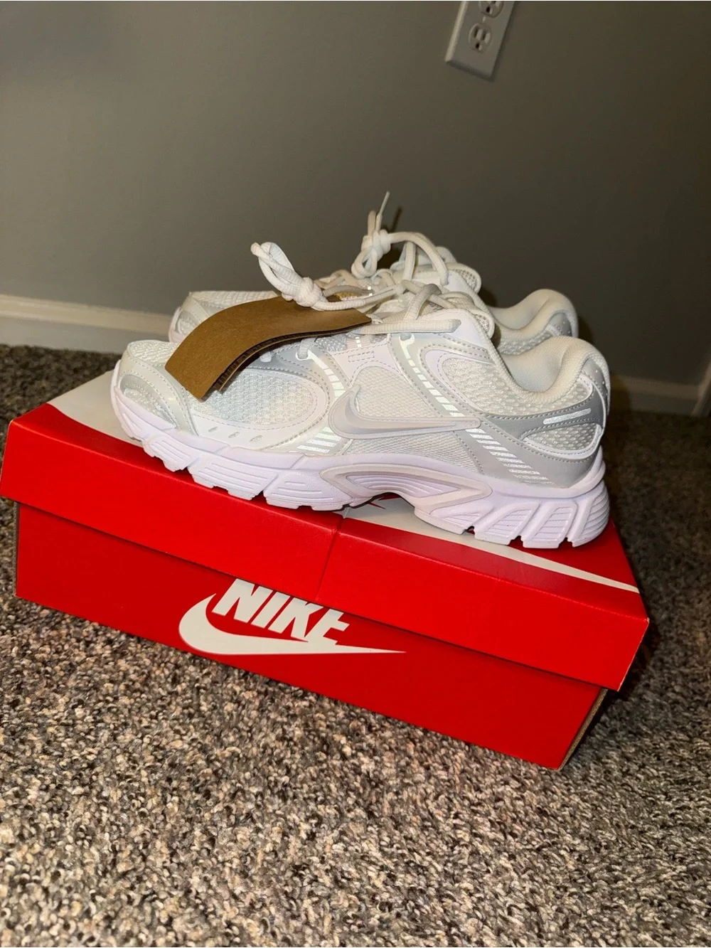 Nike V5 RNR - White Reflective Sneak